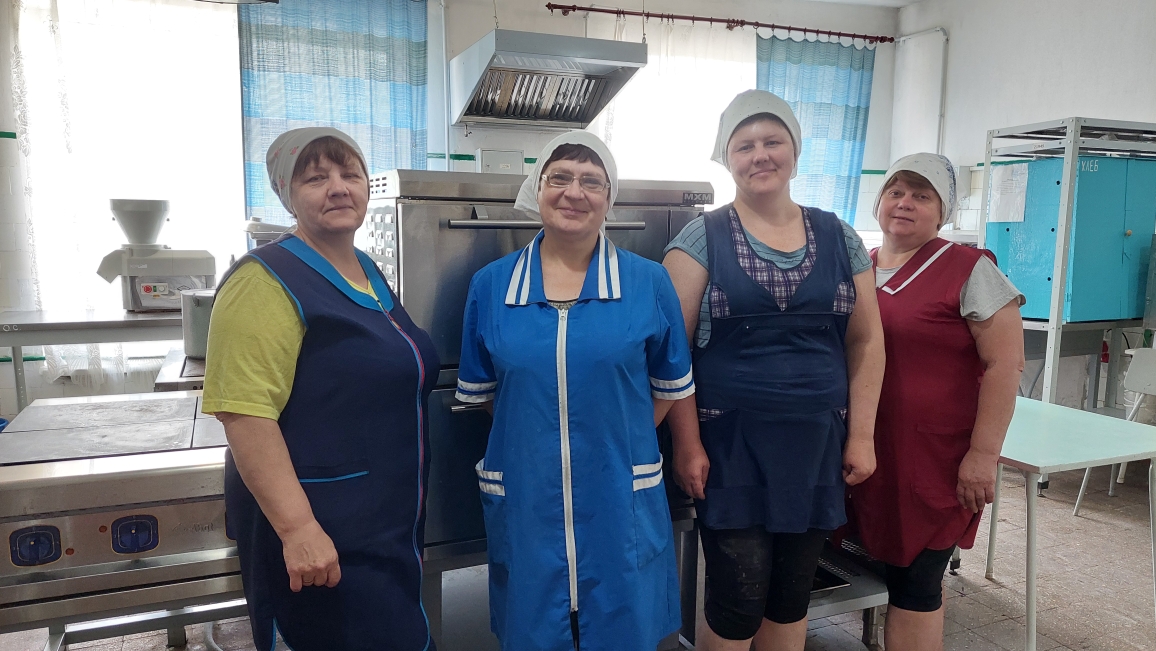 Работники столовой.